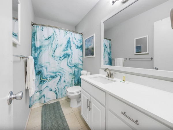 Two Bedroom Rental Just a Block from Sugar White-Sands in Holmes Beach