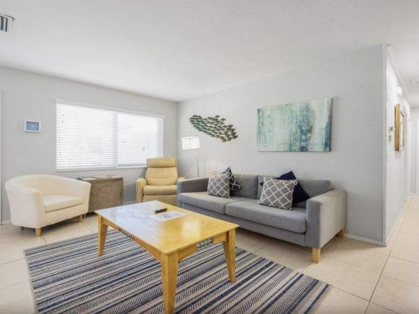 Two Bedroom Rental Just a Block from Sugar White-Sands in Holmes Beach