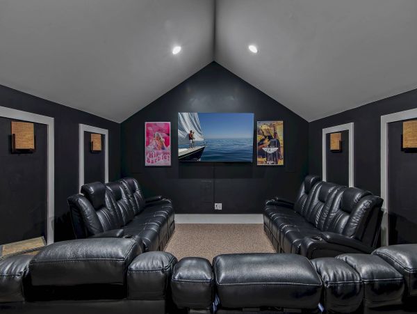 Walk to Beach  & Your Own Private Movie Theatre Sleeps 14 Santa Rosa Beach