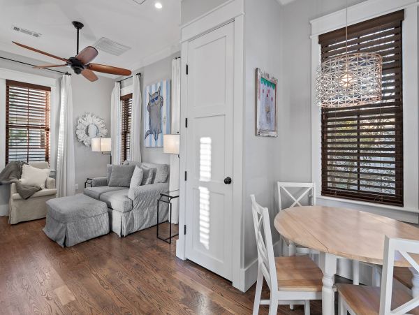 Walk to Beach  & Your Own Private Movie Theatre Sleeps 14 Santa Rosa Beach
