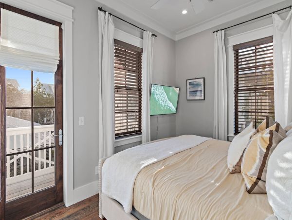 Walk to Beach  & Your Own Private Movie Theatre Sleeps 14 Santa Rosa Beach