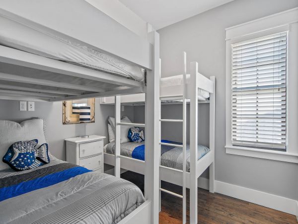 Walk to Beach  & Your Own Private Movie Theatre Sleeps 14 Santa Rosa Beach