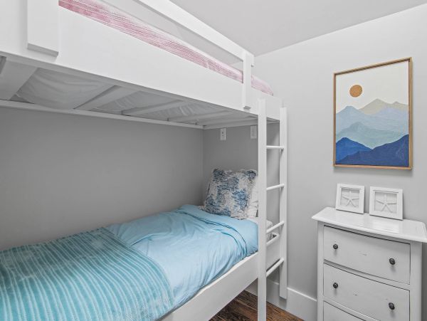 Walk to Beach  & Your Own Private Movie Theatre Sleeps 14 Santa Rosa Beach
