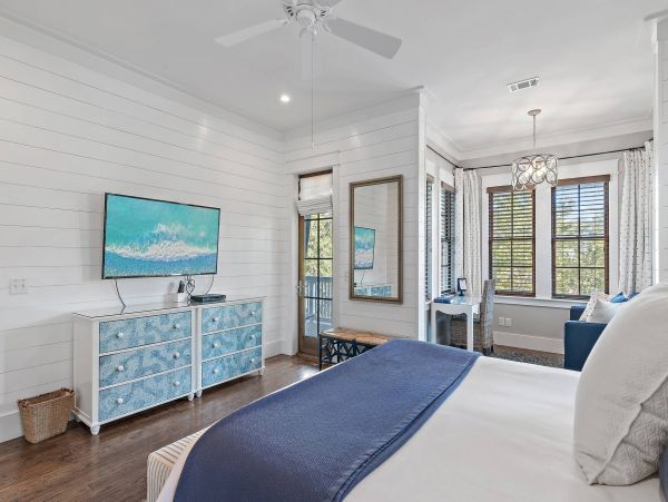Walk to Beach  & Your Own Private Movie Theatre Sleeps 14 Santa Rosa Beach
