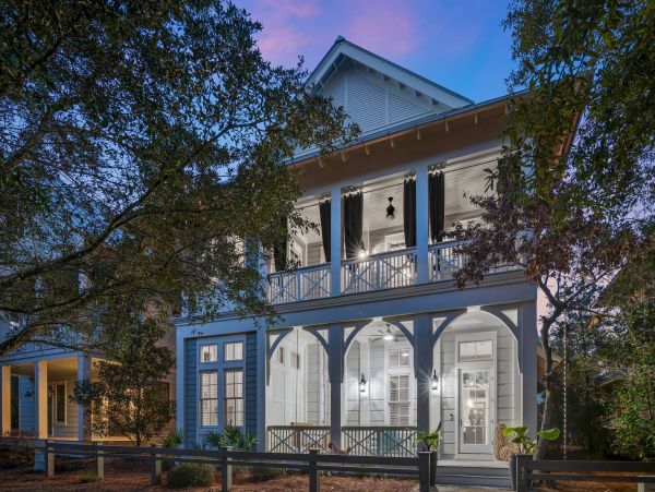 Walk to Beach  & Your Own Private Movie Theatre Sleeps 14 Santa Rosa Beach