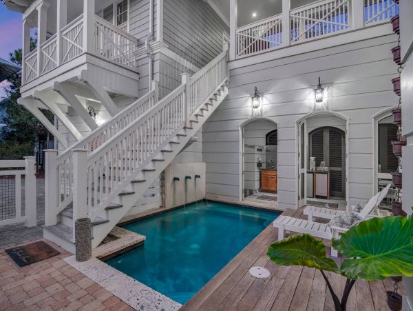 Walk to Beach  & Your Own Private Movie Theatre Sleeps 14 Santa Rosa Beach