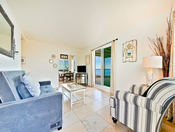 Oceanfront Vacation Cottage with Panoramic Views in San Diego Sleeps 12