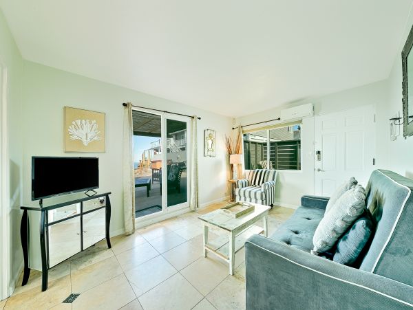 Oceanfront Vacation Cottage with Panoramic Views in San Diego Sleeps 12