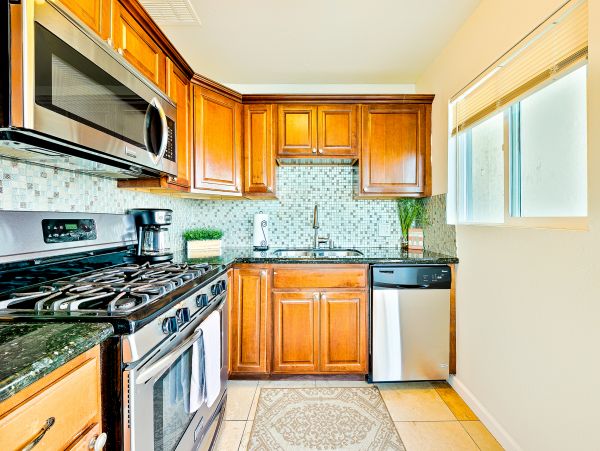 Oceanfront Vacation Cottage with Panoramic Views in San Diego Sleeps 12