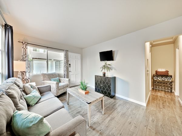 Oceanfront Vacation Cottage with Panoramic Views in San Diego Sleeps 12