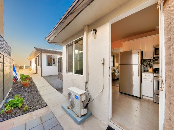 Oceanfront Vacation Cottage with Panoramic Views in San Diego Sleeps 12
