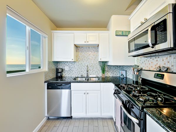 Oceanfront Vacation Cottage with Panoramic Views in San Diego Sleeps 12