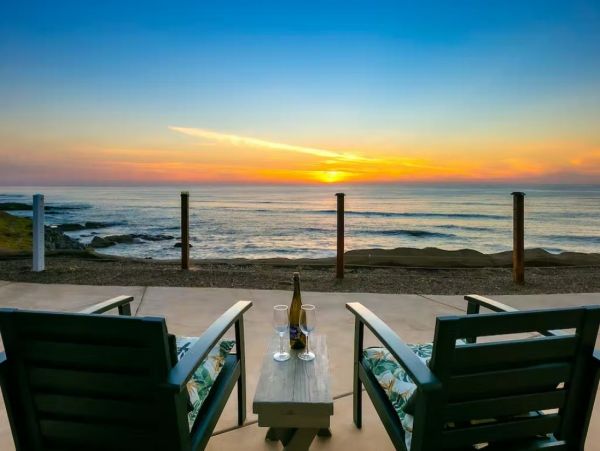 Oceanfront Vacation Cottage with Panoramic Views in San Diego Sleeps 12