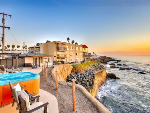 Oceanfront Vacation Cottage with Panoramic Views in San Diego Sleeps 12