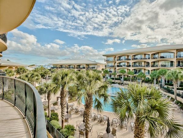 Luxury Vacation Beach Condo in Santa Rosa Beach Sleeps 8 Guests
