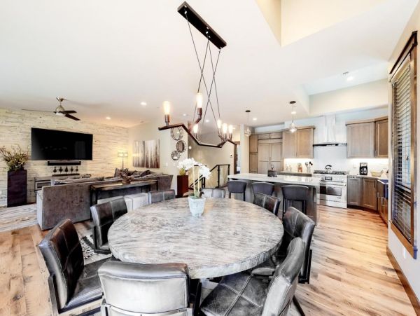 Lake Tahoe Gorgeous Two-Story Townhouse Spa & Fireplace