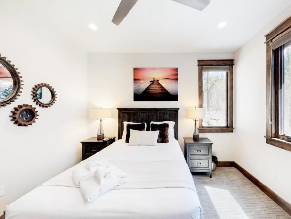 Lake Tahoe Gorgeous Two-Story Townhouse Spa & Fireplace