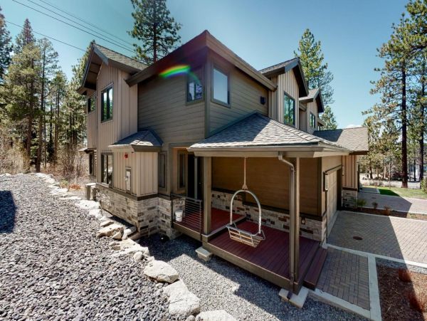 Lake Tahoe Gorgeous Two-Story Townhouse Spa & Fireplace
