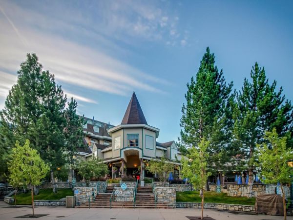 Lake Tahoe Gorgeous Two-Story Townhouse Spa & Fireplace