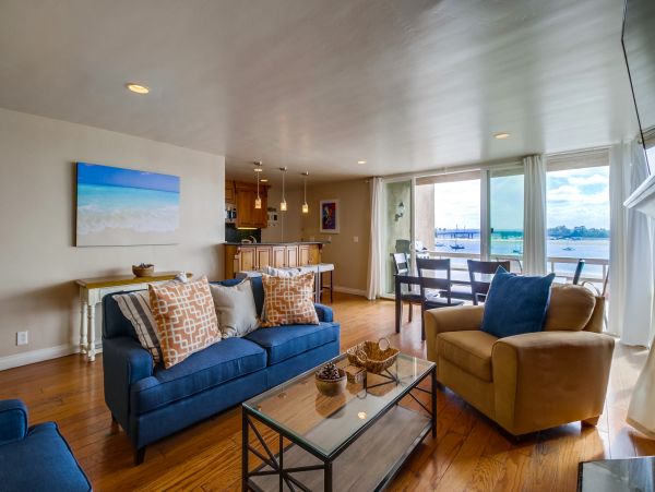 Mission Beach Lovely 2 Bedroom Condo with Bay Views Sleeps 6