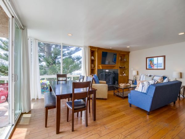 Mission Beach Lovely 2 Bedroom Condo with Bay Views Sleeps 6