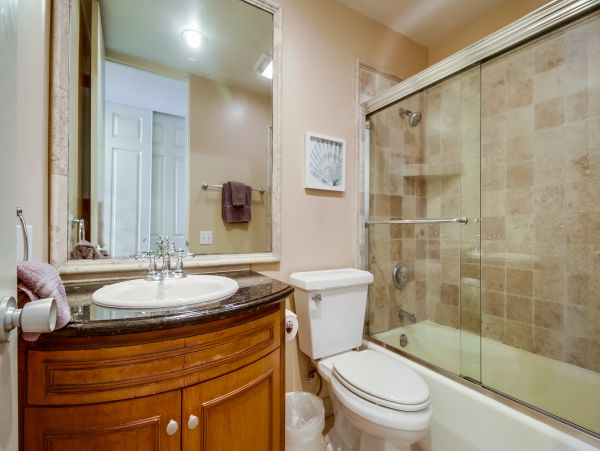 Mission Beach Lovely 2 Bedroom Condo with Bay Views Sleeps 6