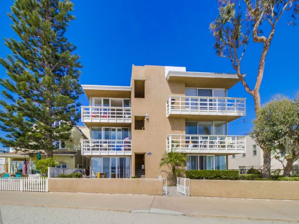 Mission Beach Lovely 2 Bedroom Condo with Bay Views Sleeps 6