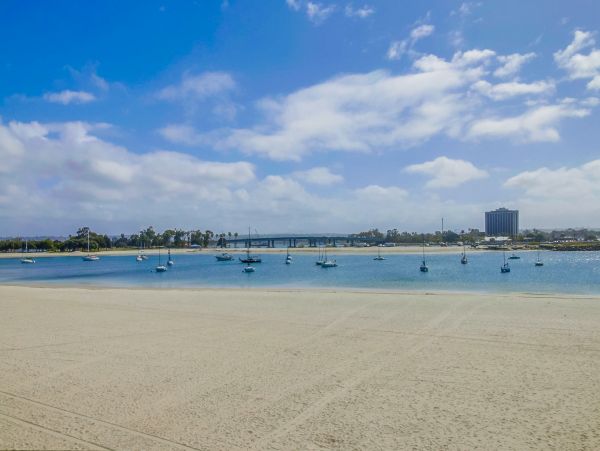Mission Beach Lovely 2 Bedroom Condo with Bay Views Sleeps 6