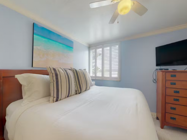 Mission Beach Lovely 2 Bedroom Condo with Bay Views Sleeps 6
