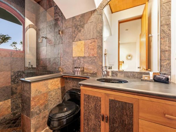 Luxurious 4 Bedroom Home in La Jolla Sleeps 10