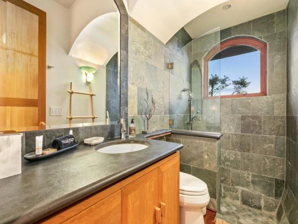 Luxurious 4 Bedroom Home in La Jolla Sleeps 10