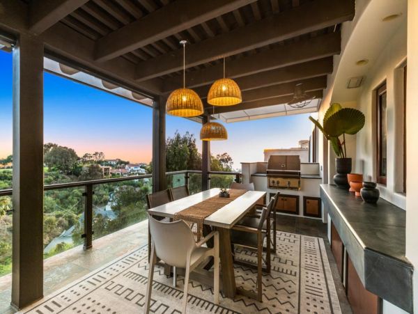 Luxurious 4 Bedroom Home in La Jolla Sleeps 10