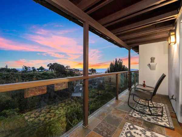 Luxurious 4 Bedroom Home in La Jolla Sleeps 10