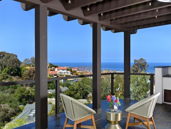 Luxurious 4 Bedroom Home in La Jolla Sleeps 10