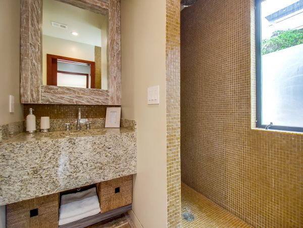 Beautiful Home with 4 Bedrooms and Private Spa