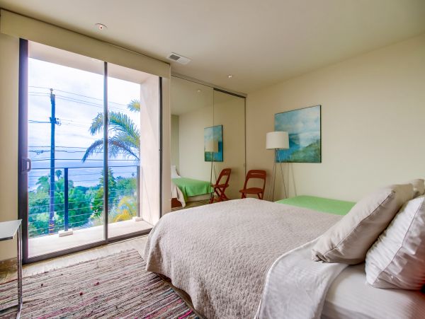 Beautiful Home with 4 Bedrooms and Private Spa