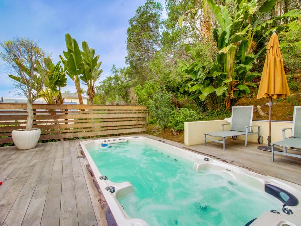 Beautiful Home with 4 Bedrooms and Private Spa