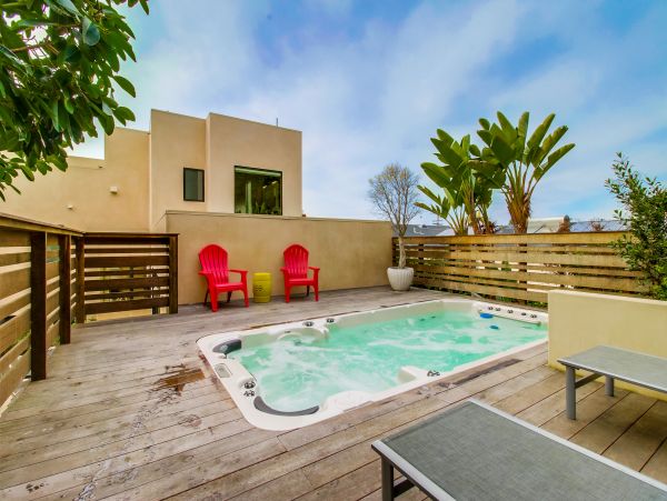 Beautiful Home with 4 Bedrooms and Private Spa