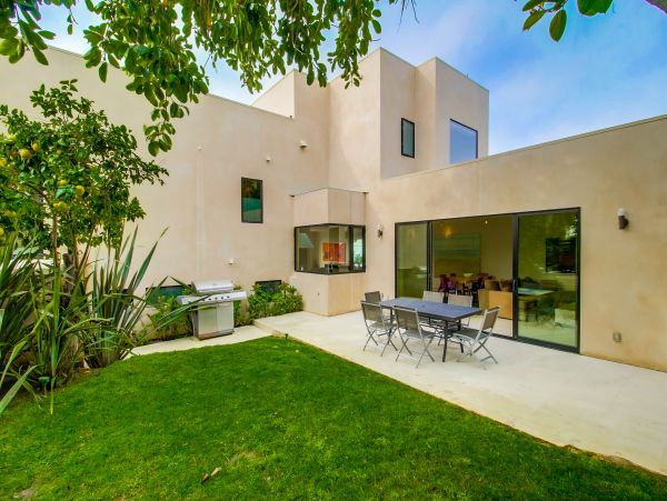 Beautiful Home with 4 Bedrooms and Private Spa