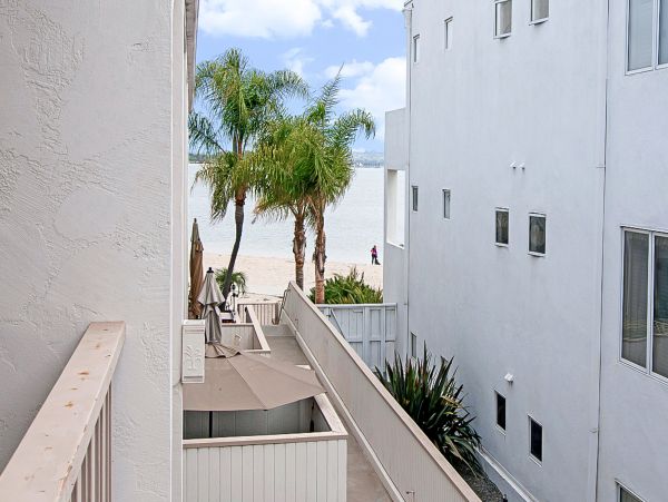 Lovely Mission Beach Vacation Condo with Bay Views