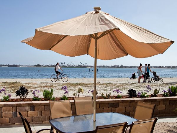 Lovely Mission Beach Vacation Condo with Bay Views