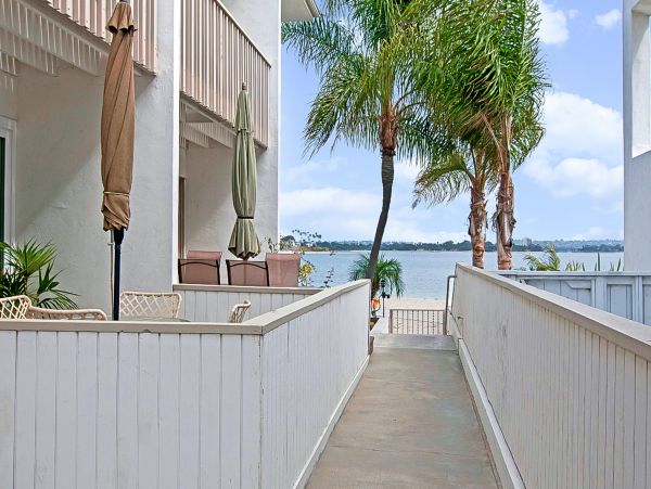 Lovely Mission Beach Vacation Condo with Bay Views
