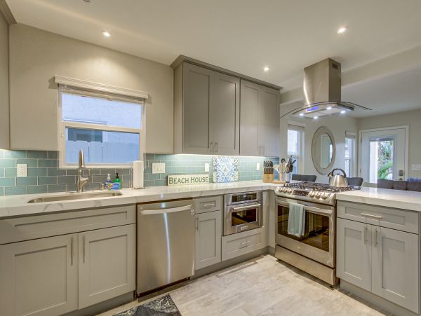 Mission Beach Bayside Rental with 3 Bedrooms & Deck
