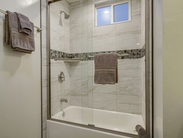 Mission Beach Bayside Rental with 3 Bedrooms & Deck