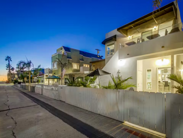 Mission Beach Bayside Rental with 3 Bedrooms & Deck