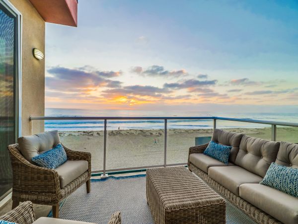 MISSION BEACH 4 BEDROOMS SLEEPS 10 OCEAN FRONT
