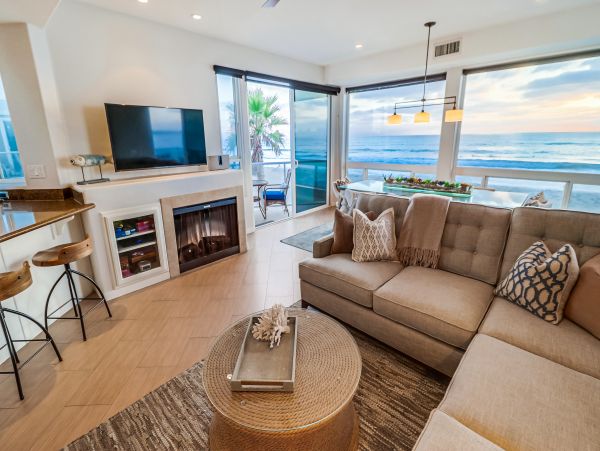 MISSION BEACH 4 BEDROOMS SLEEPS 10 OCEAN FRONT
