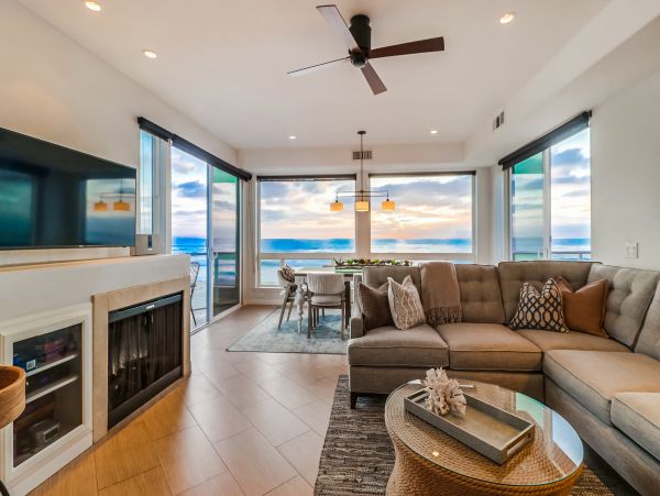MISSION BEACH 4 BEDROOMS SLEEPS 10 OCEAN FRONT
