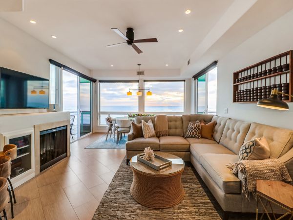 MISSION BEACH 4 BEDROOMS SLEEPS 10 OCEAN FRONT
