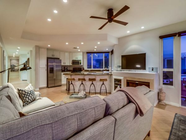 MISSION BEACH 4 BEDROOMS SLEEPS 10 OCEAN FRONT
